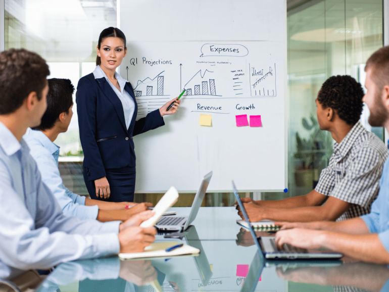 How Fractional CFOs Can Build Compelling Pitch Decks for Startups
