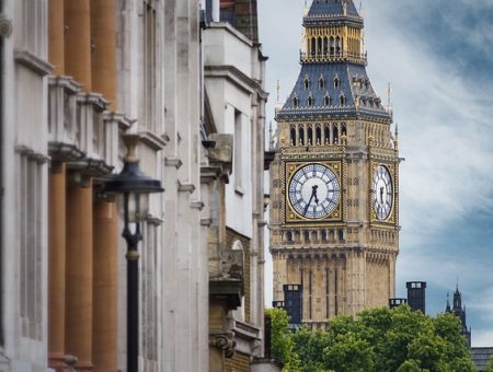 London vs. Regional Hires: How Financial Controller Expectations Differ by Location