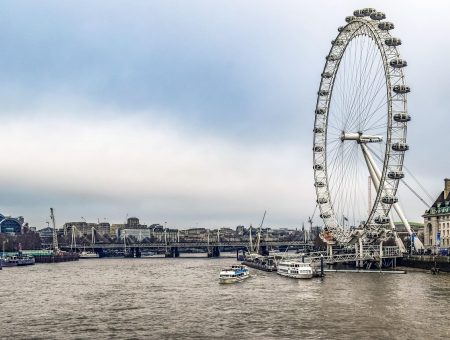 Understanding the Right Time: When Should a Business Hire Its First Financial Controller?