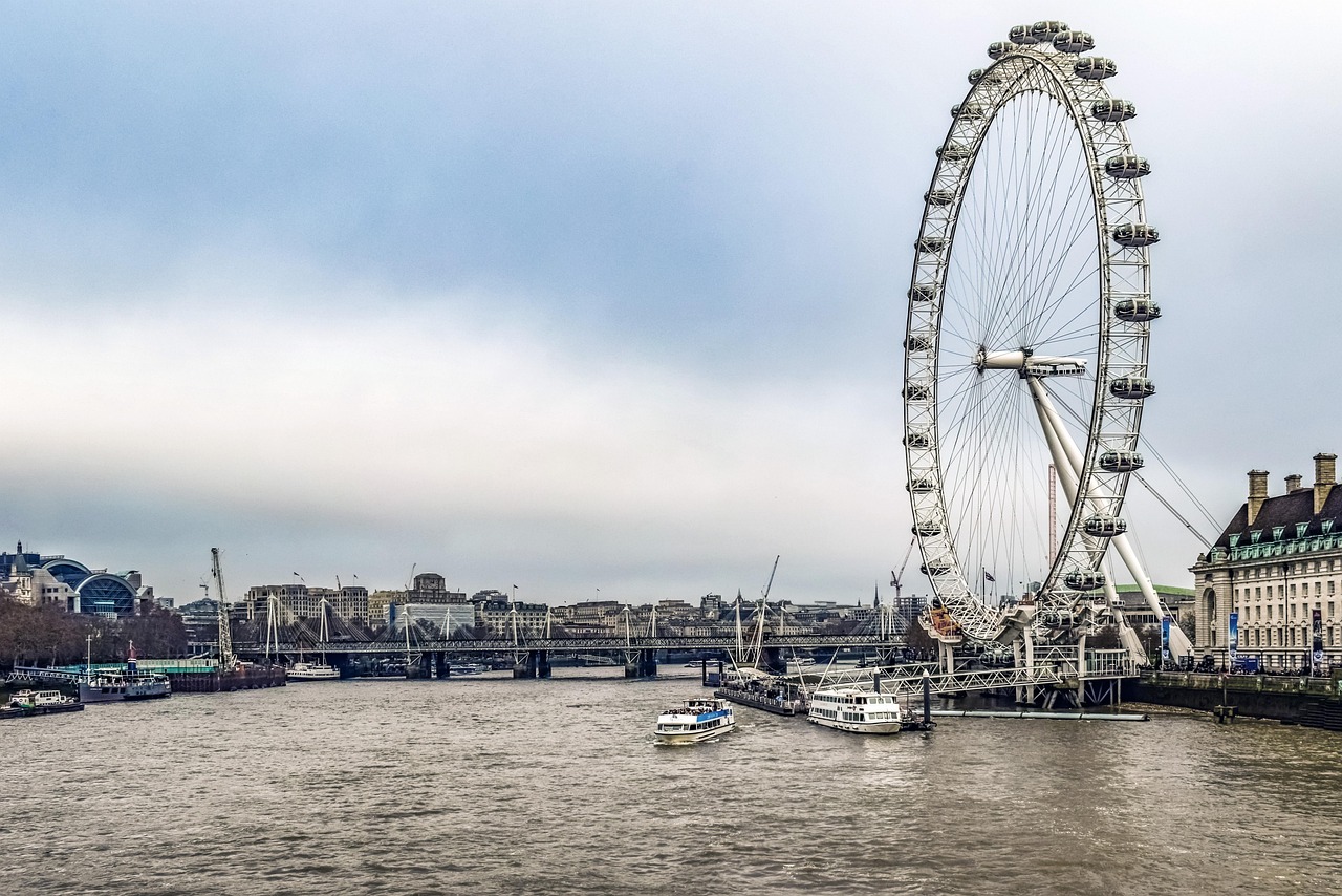 Understanding the Right Time: When Should a Business Hire Its First Financial Controller?